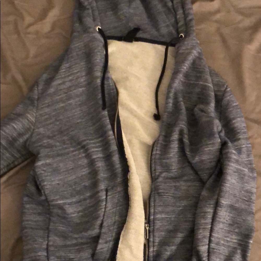 A sweat shirt that is in Very Good condition.